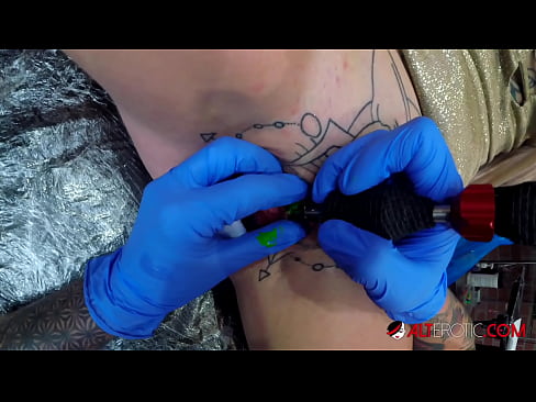 ❤️ Ekstrèmman tatoue hottie Sully Savage te fè yon tatoo sou klitoris li ❤️❌ Super sèks nan ht.battlepass-bonuse.ru ❌️